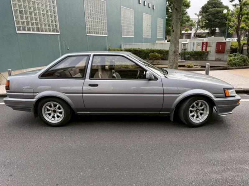 COROLLA LEVIN