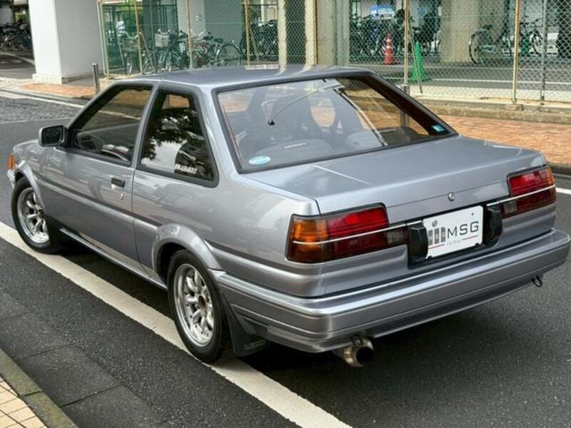 COROLLA LEVIN