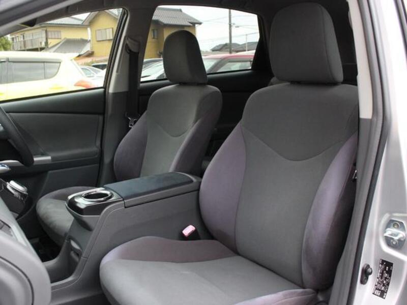 PRIUS ALPHA