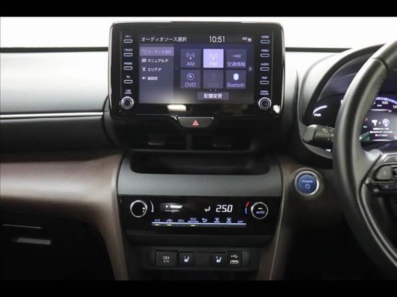 YARIS CROSS