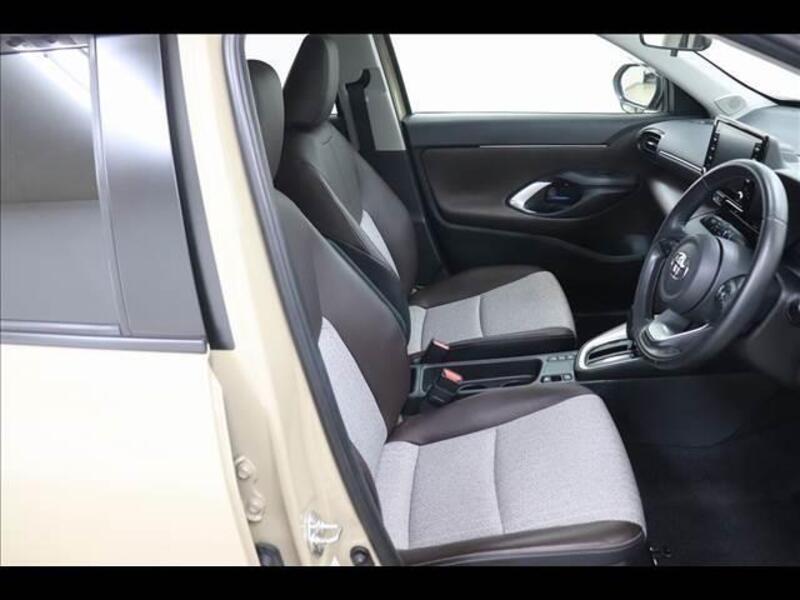 YARIS CROSS