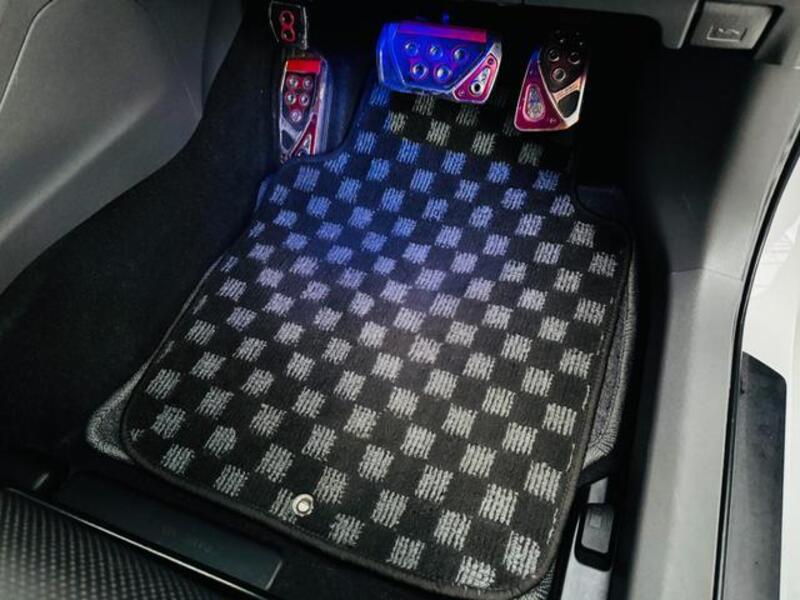 PRIUS ALPHA