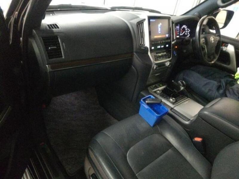 LAND CRUISER