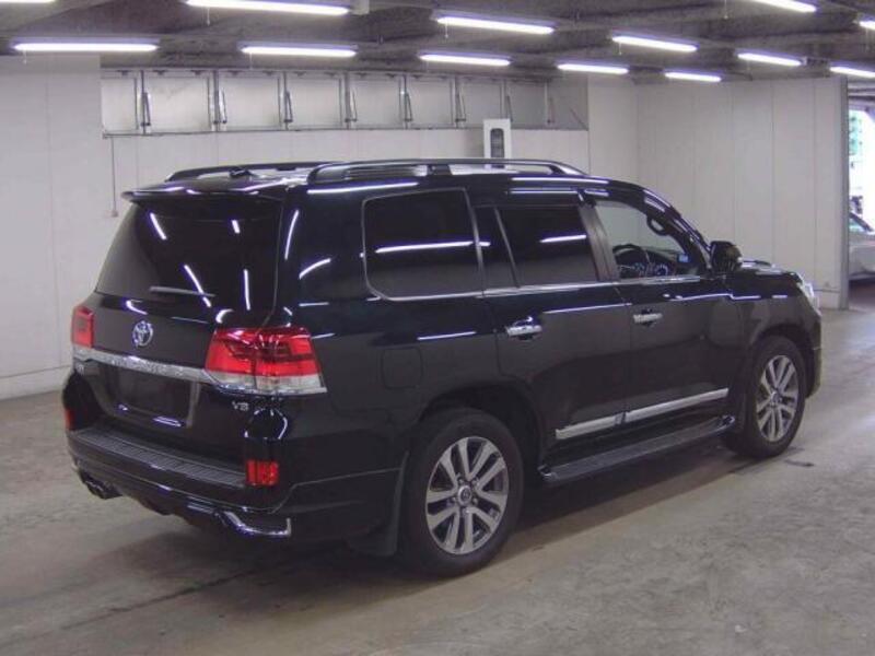 LAND CRUISER