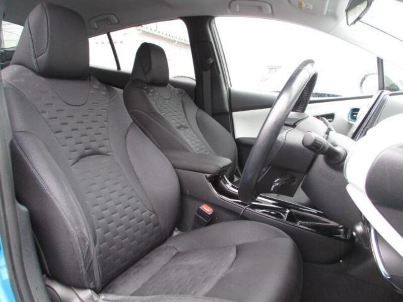 PRIUS PHV