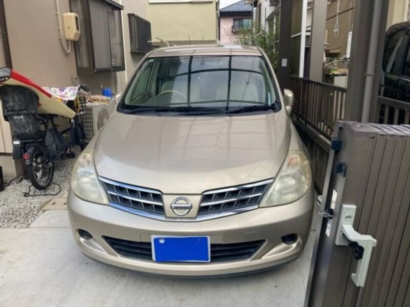 NISSAN TIIDA