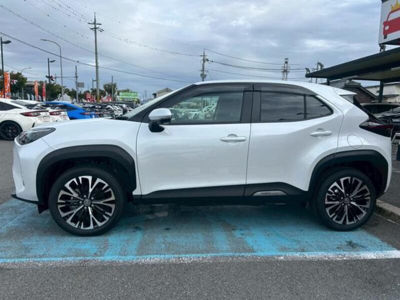 YARIS CROSS