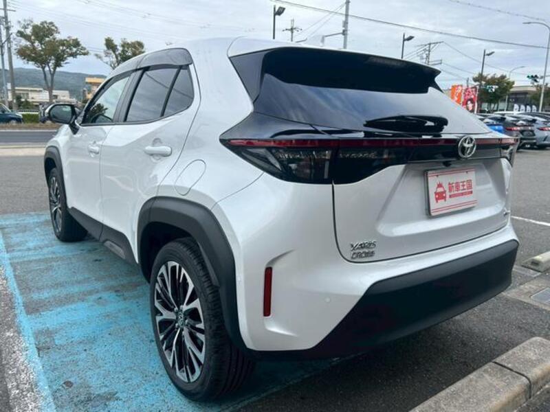 YARIS CROSS
