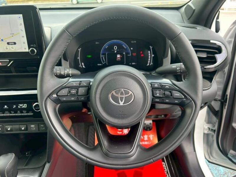 YARIS CROSS