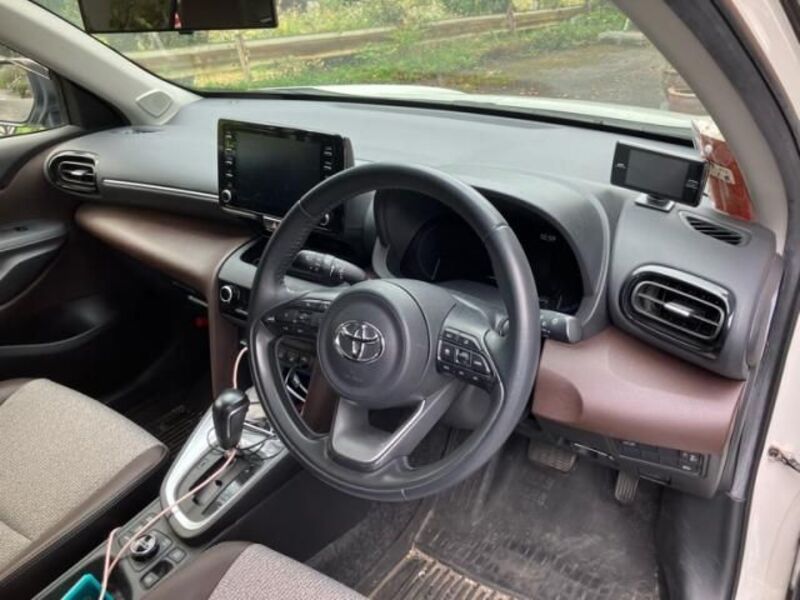 YARIS CROSS