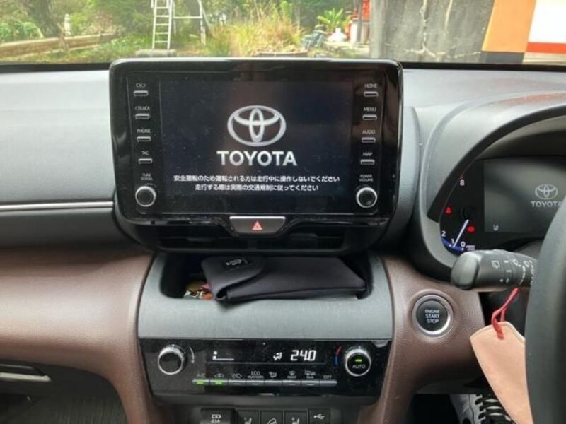 YARIS CROSS