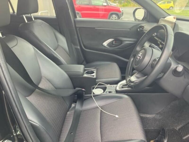 YARIS CROSS