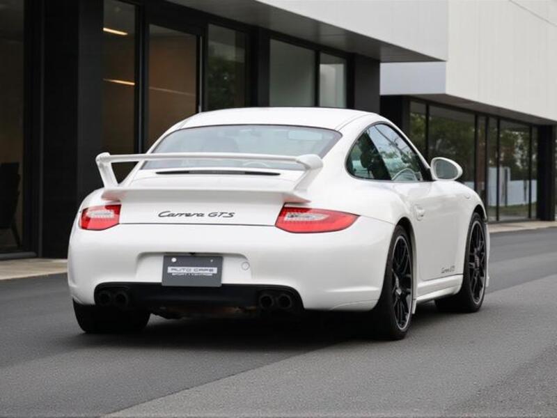 911