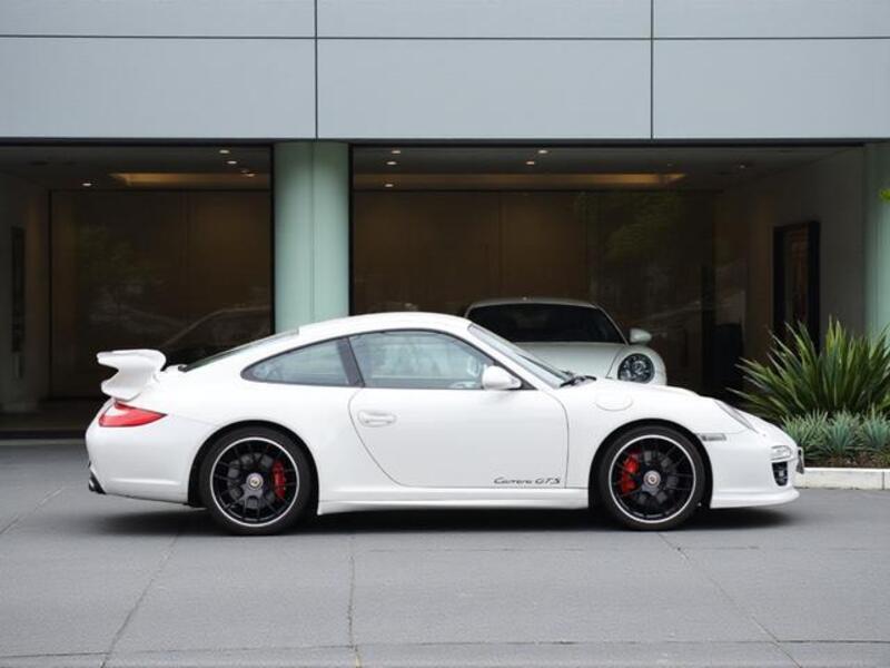 911
