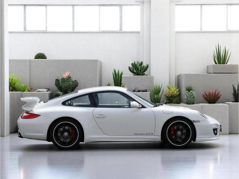 911