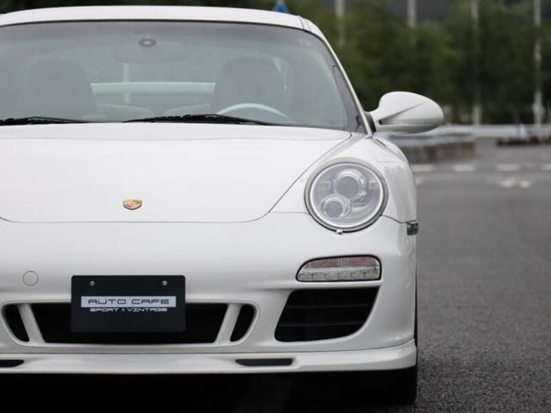 911