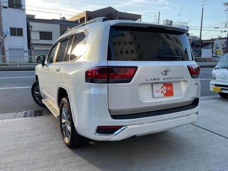 LAND CRUISER