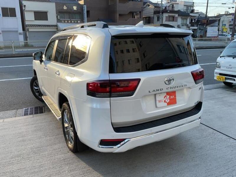 LAND CRUISER