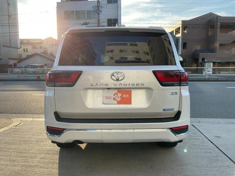 LAND CRUISER
