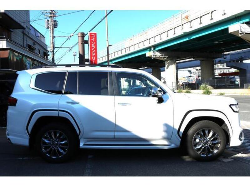 LAND CRUISER