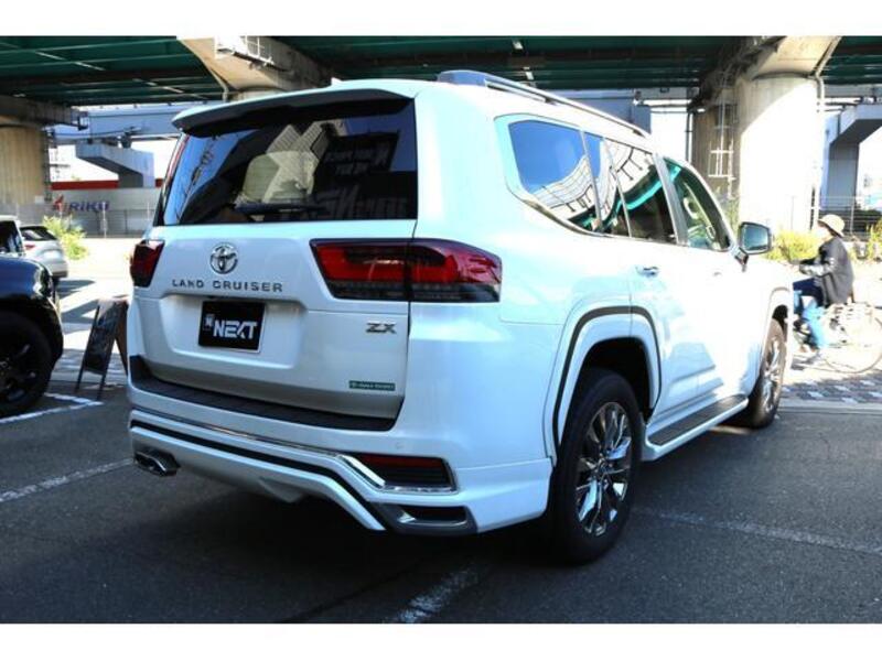LAND CRUISER