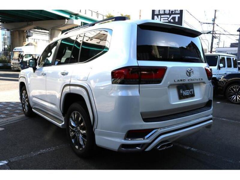 LAND CRUISER