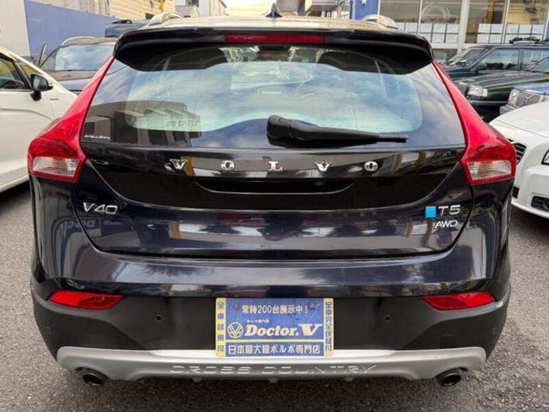 V40