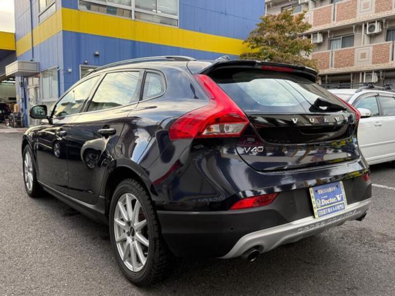 V40