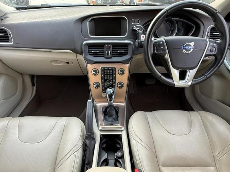 V40