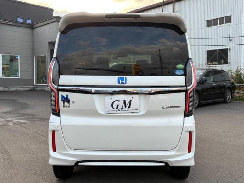 N BOX CUSTOM