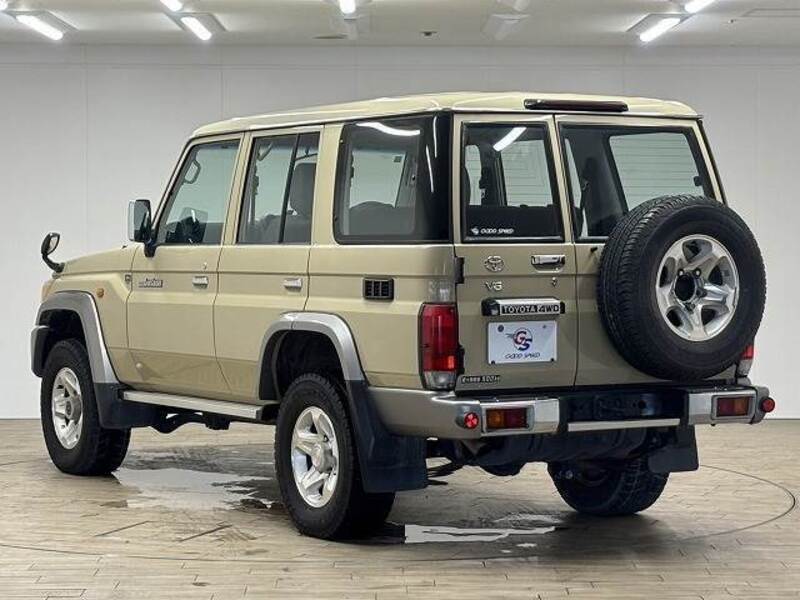 LAND CRUISER