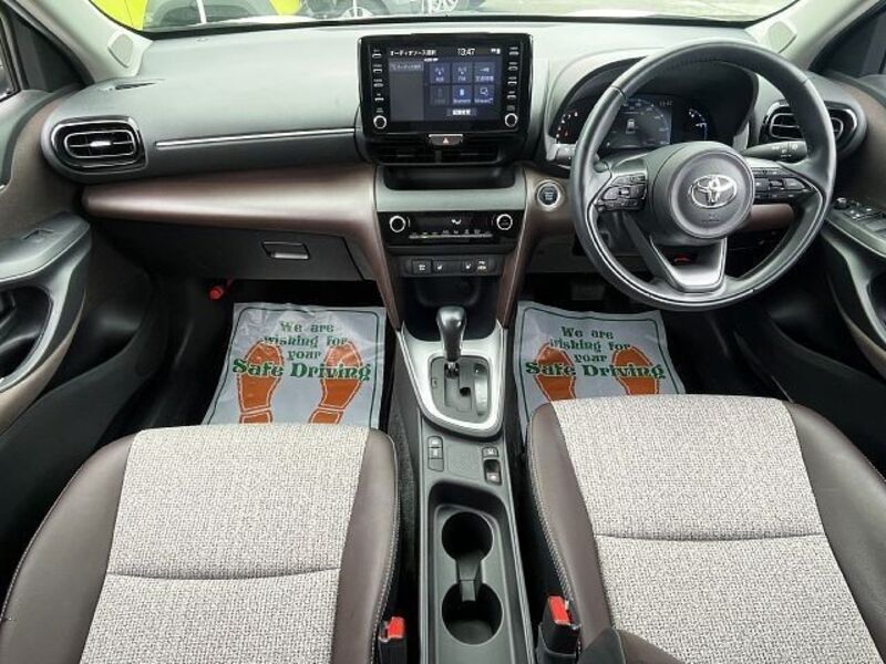 YARIS CROSS