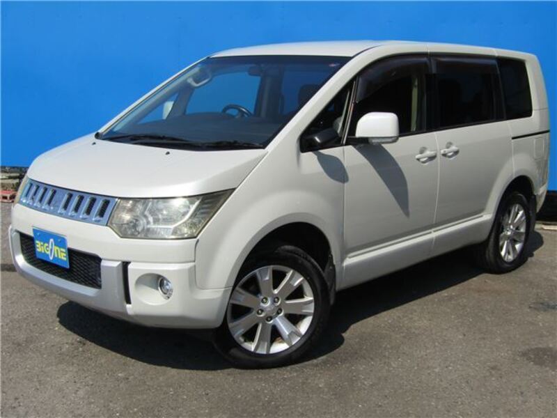 MITSUBISHI DELICA D5