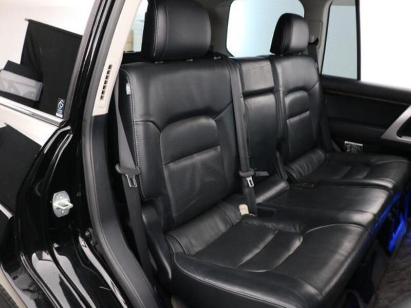 LAND CRUISER