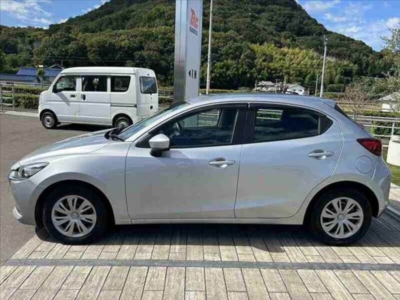 MAZDA2