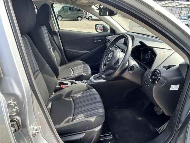 MAZDA2
