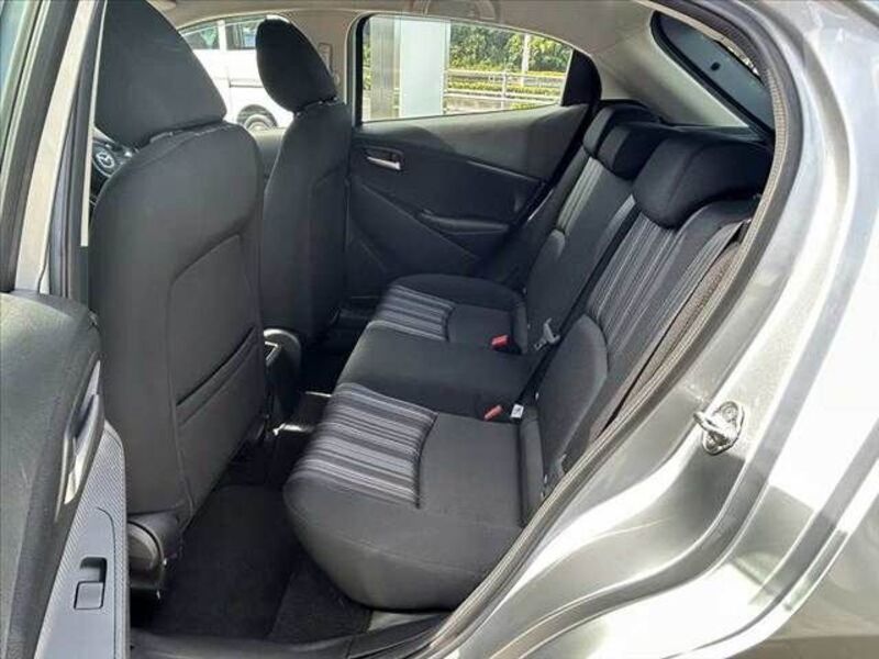 MAZDA2