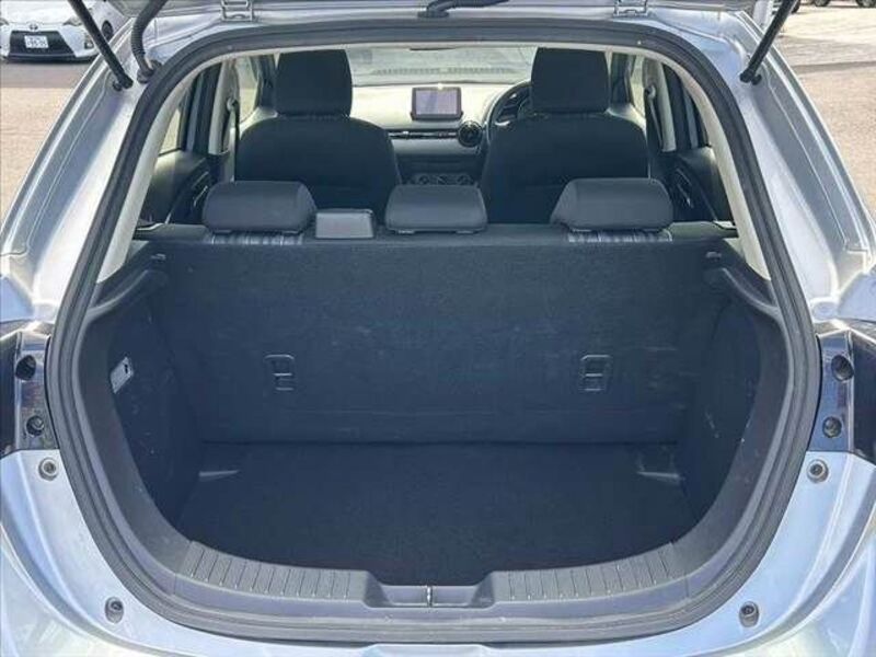 MAZDA2