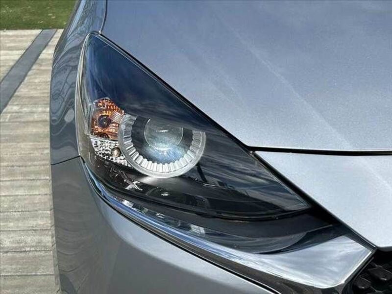 MAZDA2