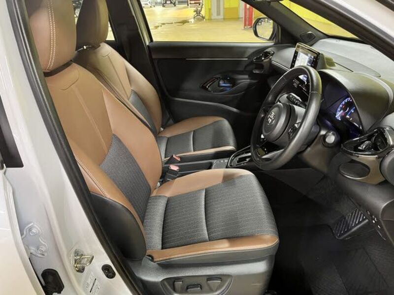 YARIS CROSS