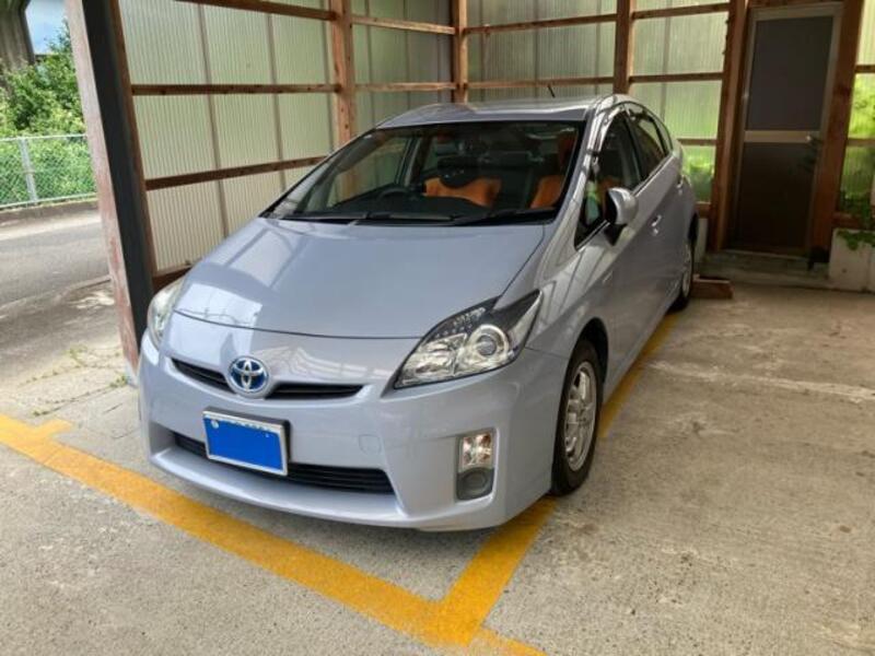 TOYOTA PRIUS