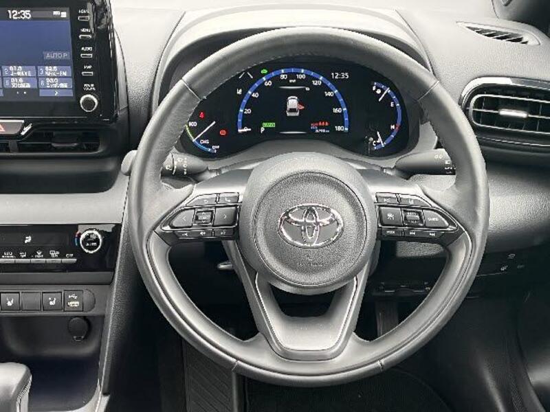 YARIS CROSS