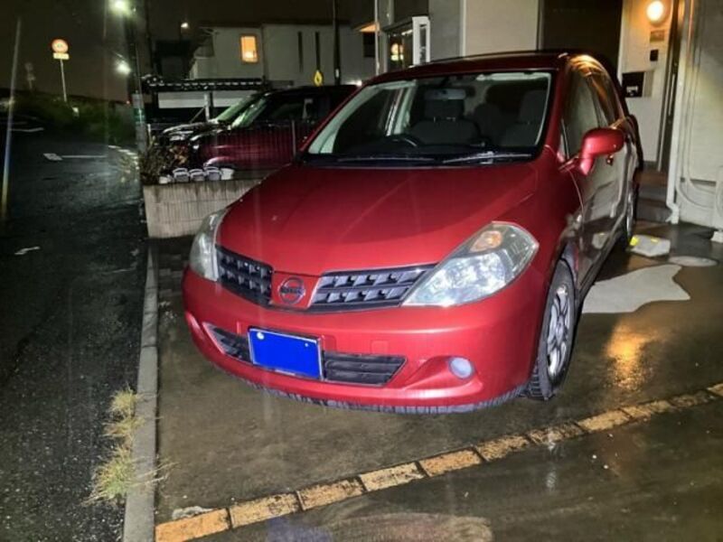 NISSAN TIIDA