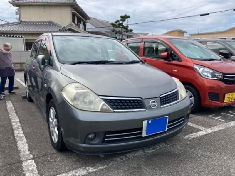 NISSAN TIIDA