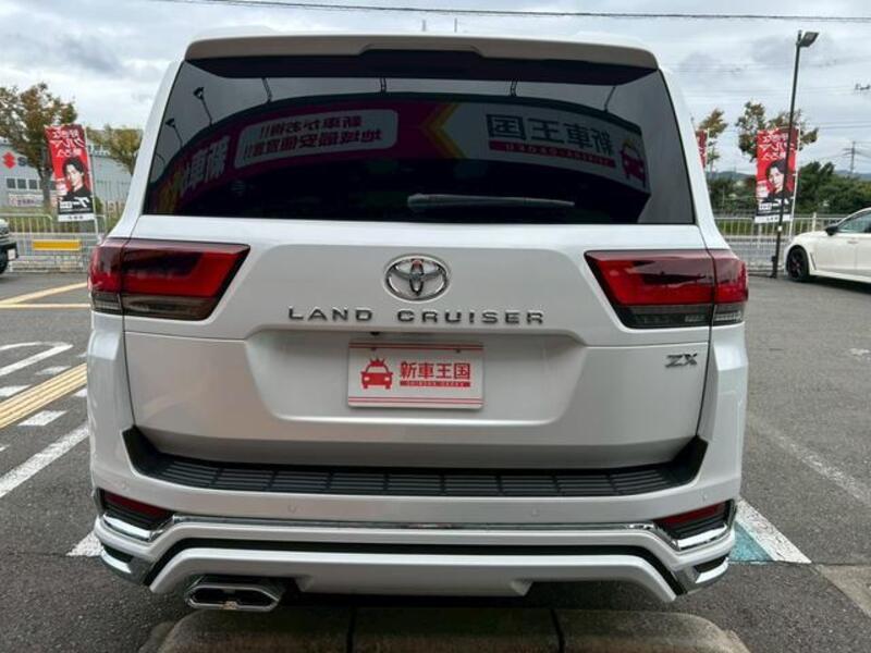 LAND CRUISER