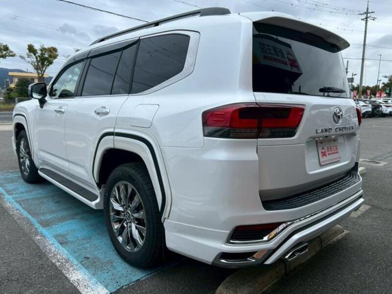 LAND CRUISER