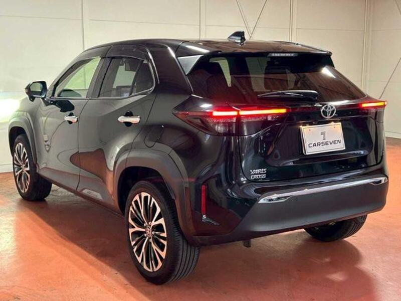 YARIS CROSS
