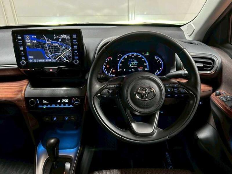 YARIS CROSS