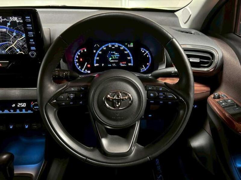 YARIS CROSS