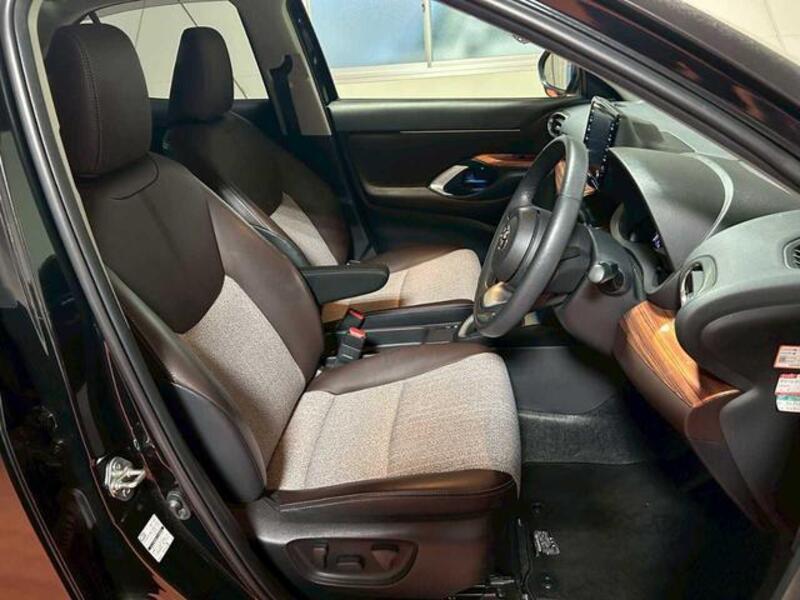 YARIS CROSS